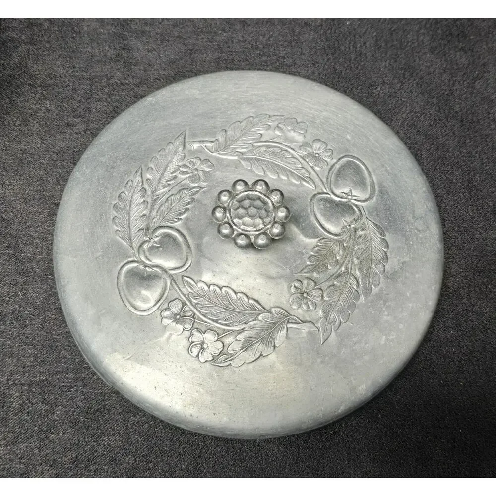Vintage Everlast Forged Hammered Aluminum Metal Floral Round 7.5